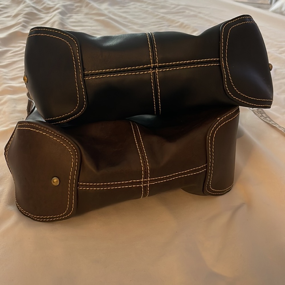 Lot of 2 Tommy Hilfiger shoulder Purses Brown & Black - Picture 6 of 7